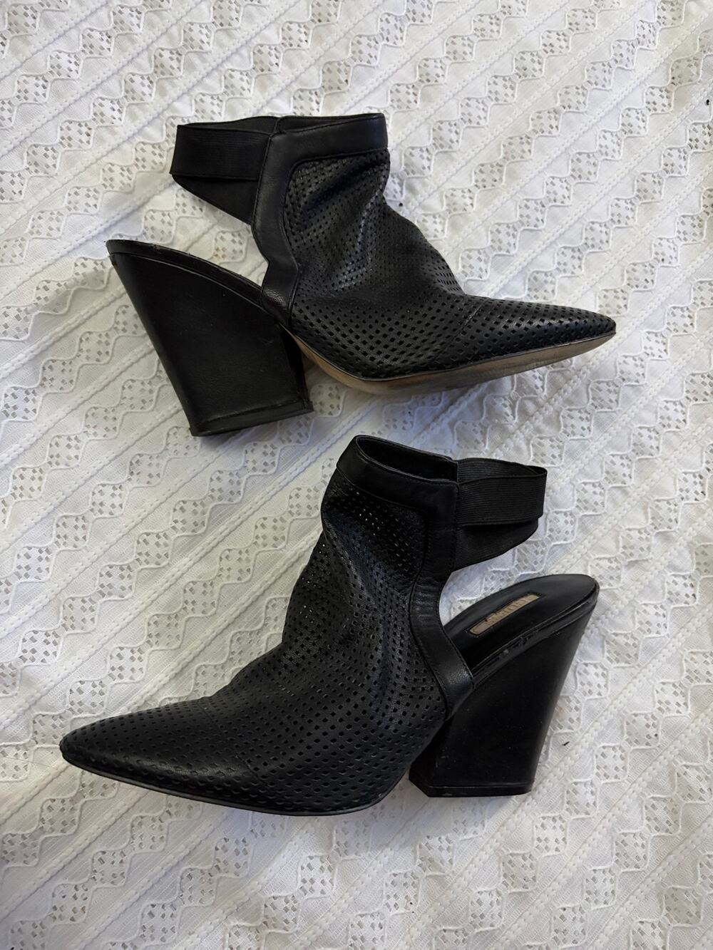 Guess Norene Black Perforated Leather Booties Open Heel Women's Size 10M